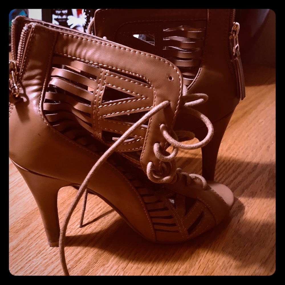 Beige strap it heels w zipper heel and tie up!